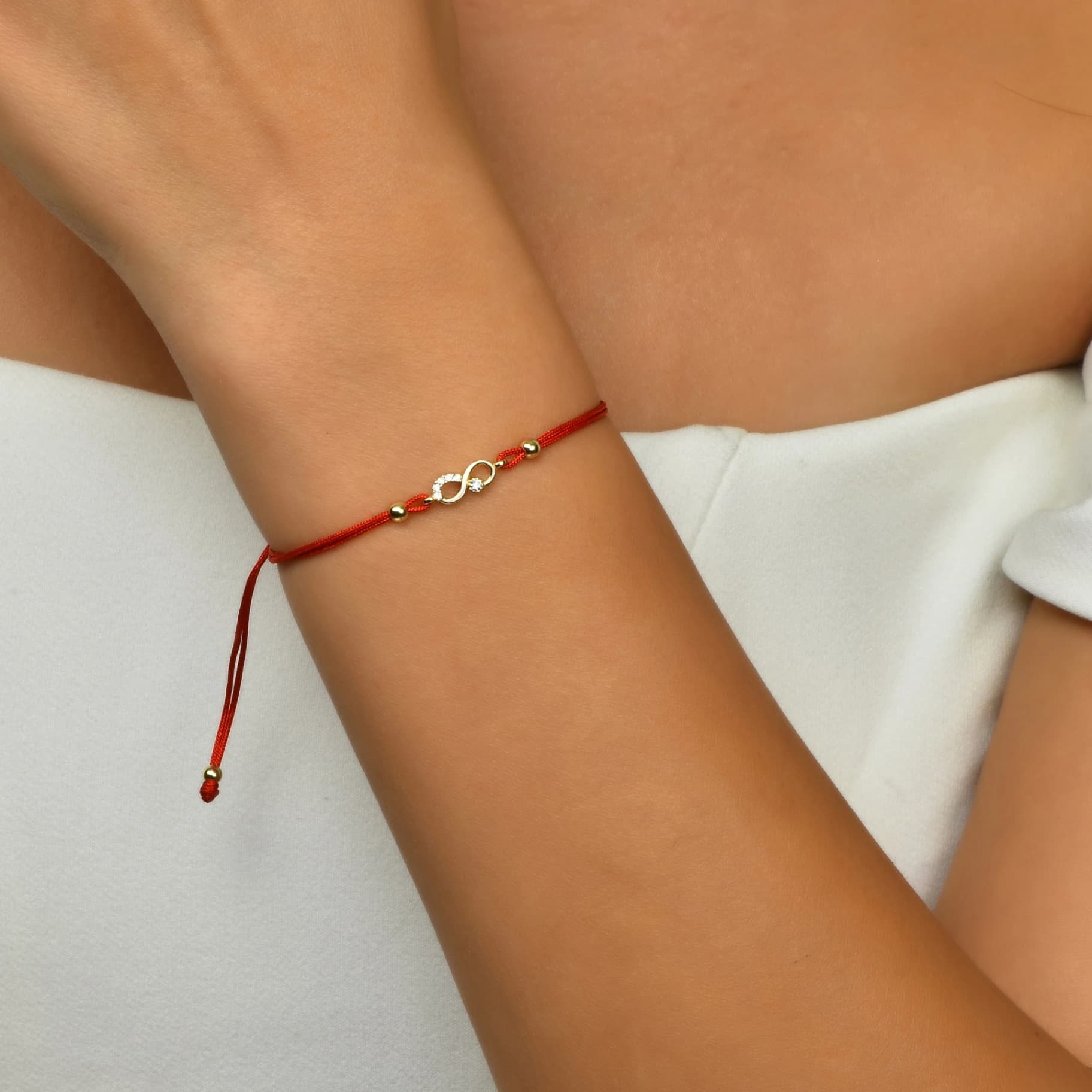 Гривна с червен конец безкрайност с бели цирконий - Image 2
