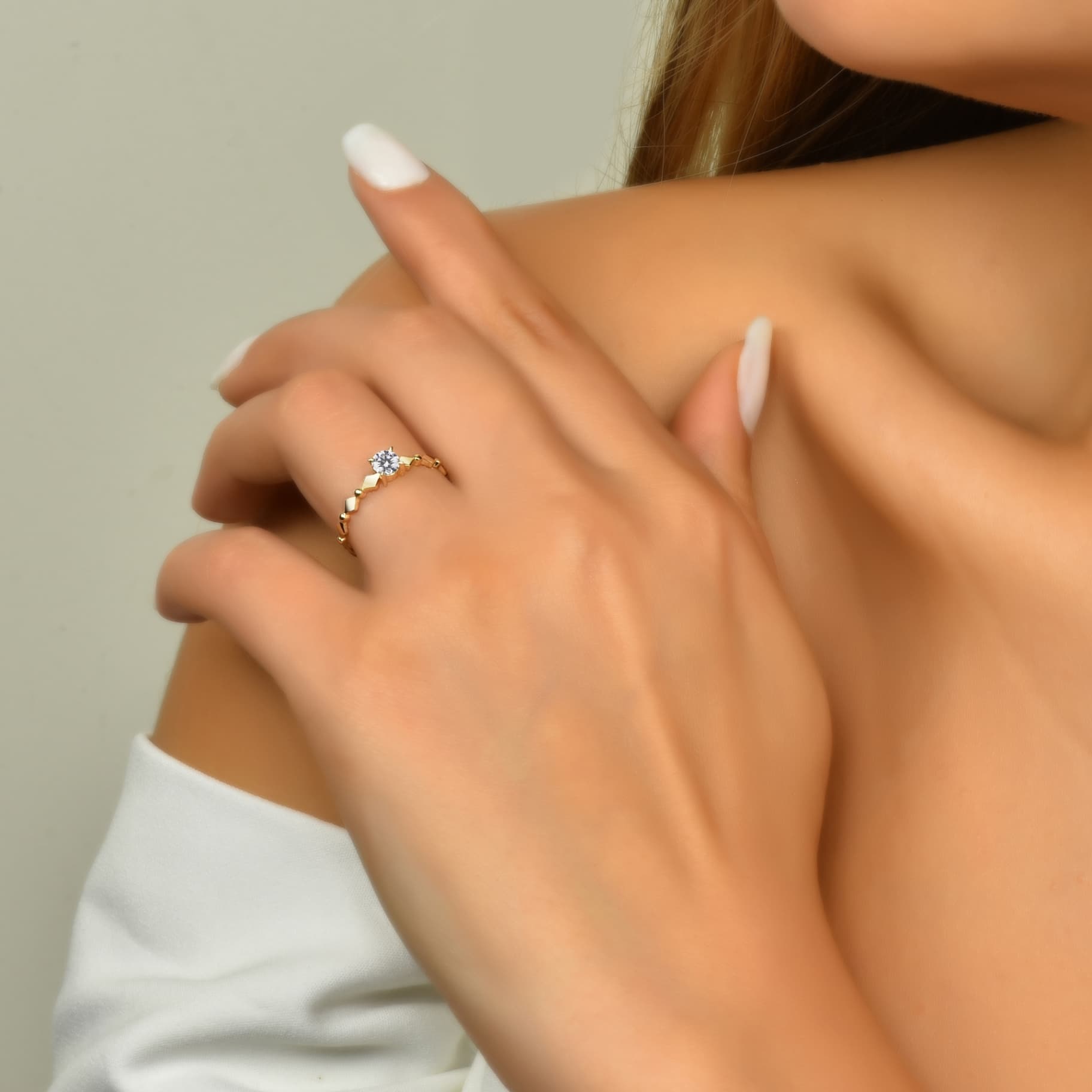 Годежен пръстен от жълто злато с бели цирконий - Image 1