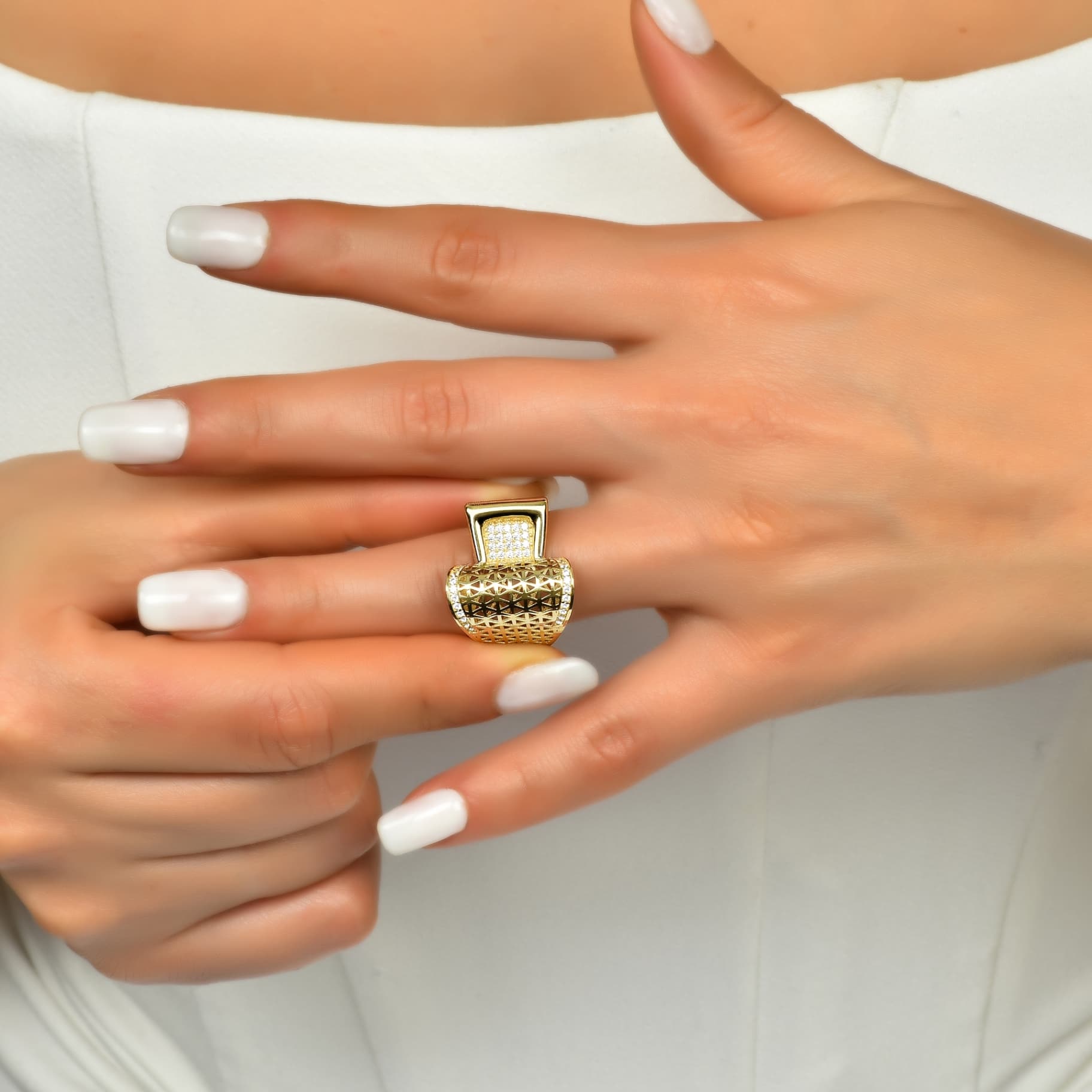 Пръстен от жълто злато с бели цирконий - Image 1