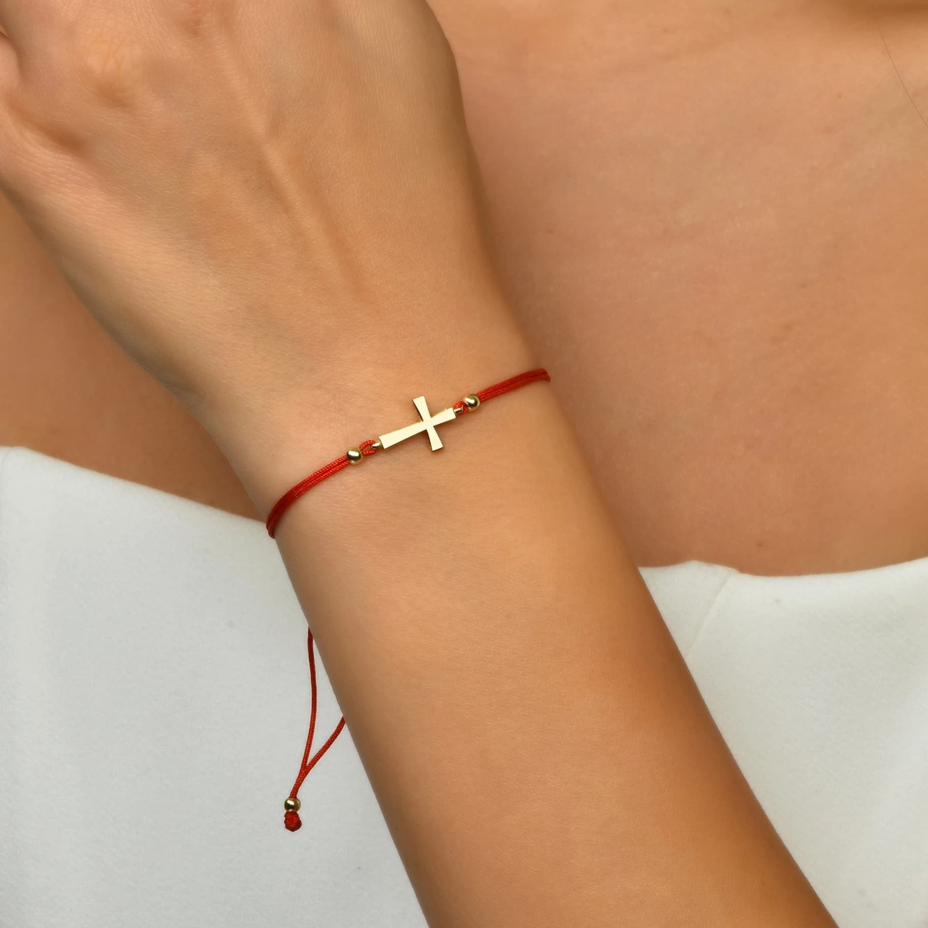 Гривна с червен конец кръст - Image 1