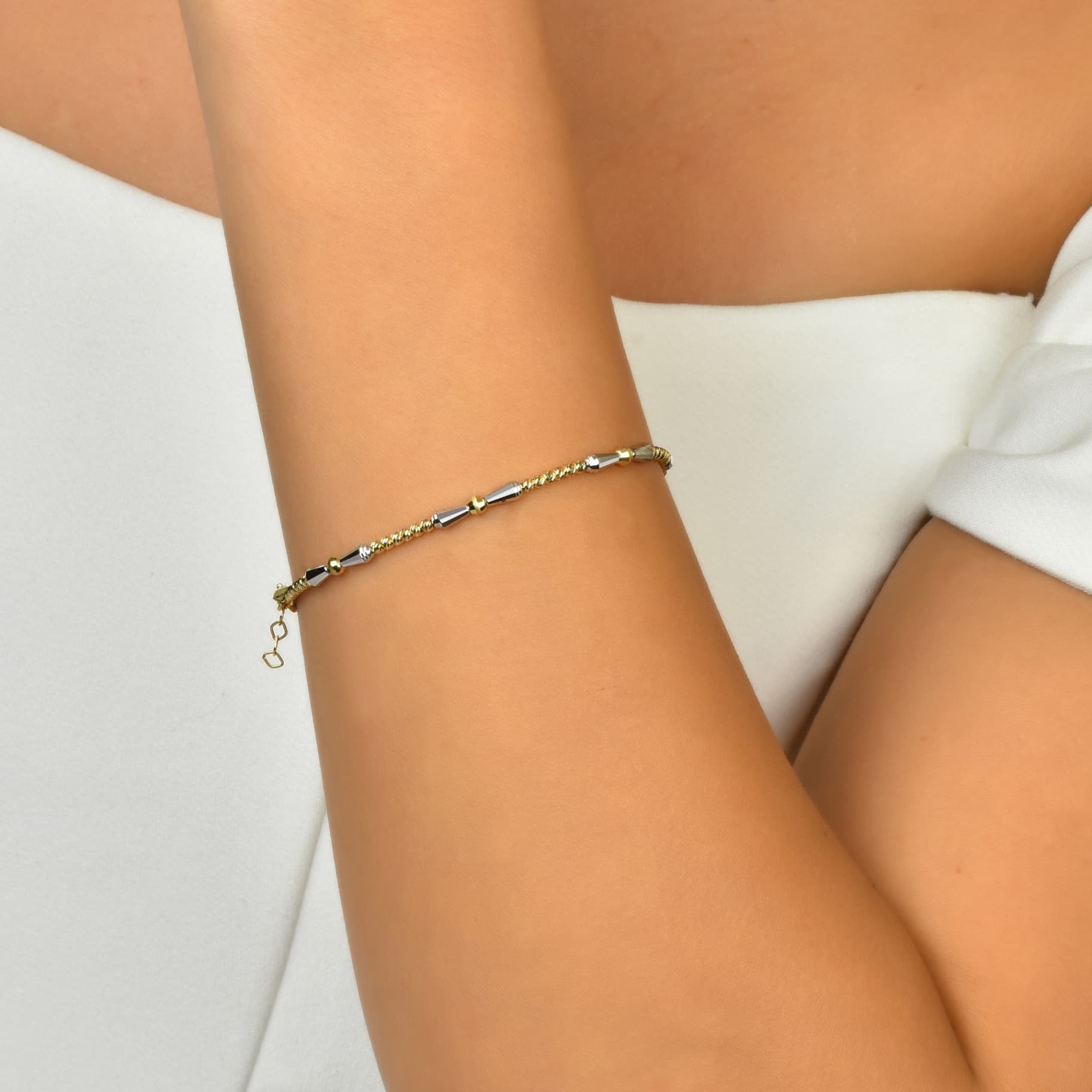 Гривна от жълто и бяло злато и златни топчета - Image 1