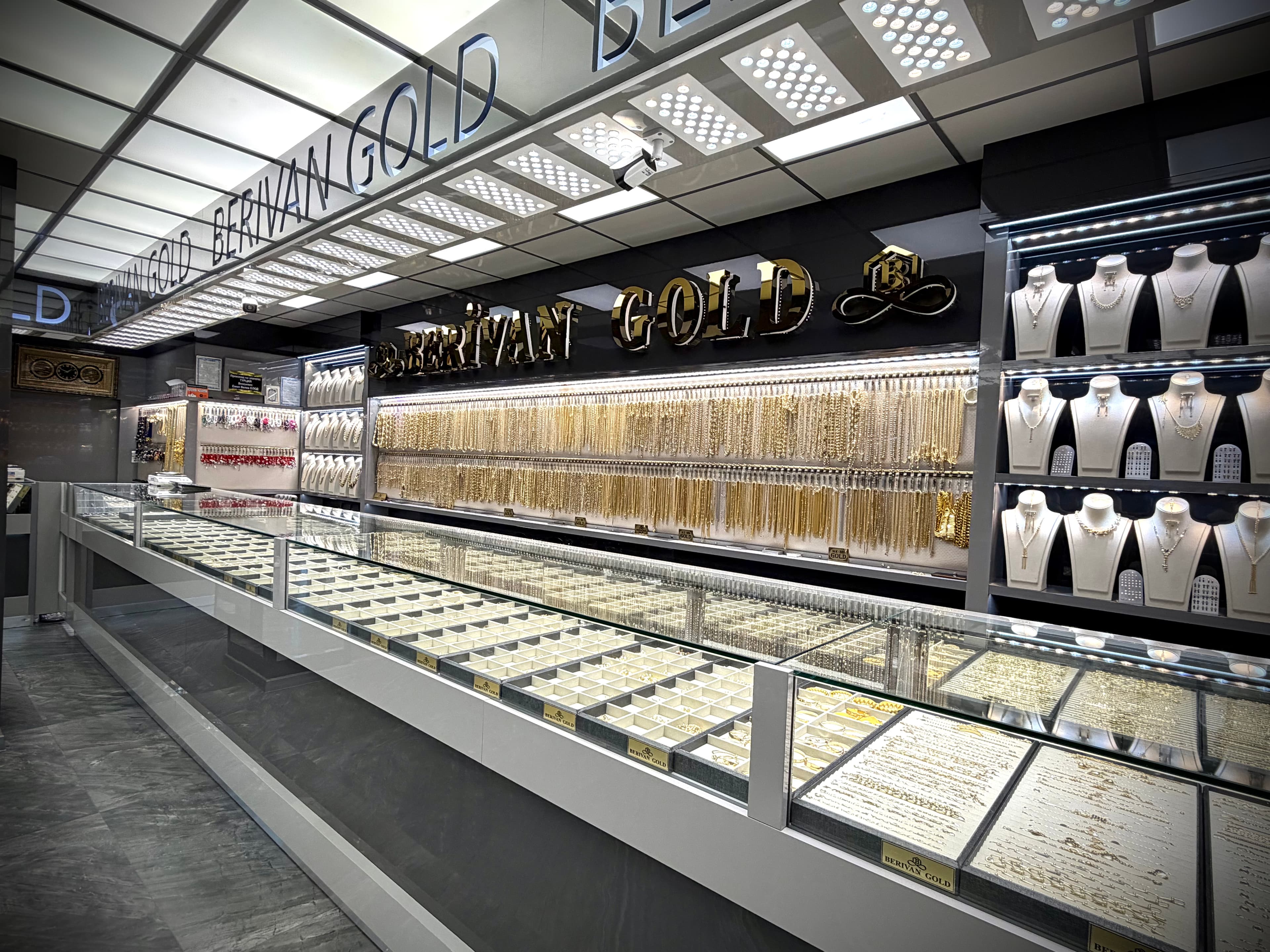 Berivan Gold Jewelry Collection